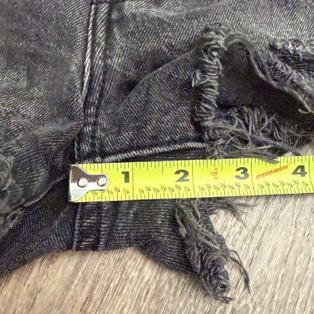 Levi’s 501 Trashed Black Cutout Jean Shorts 27 - Picture 6 of 9